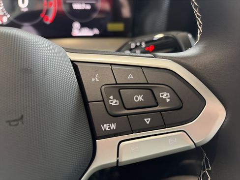 New 2026 Volkswagen Tiguan SE image 28