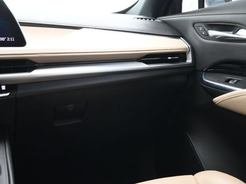 Used 2024 Cadillac XT4 Luxury w/ Cold Weather Package FWD image 9