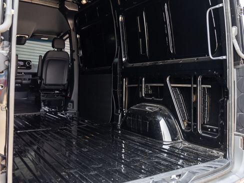 Used 2024 Mercedes-Benz Sprinter 2500 image 31