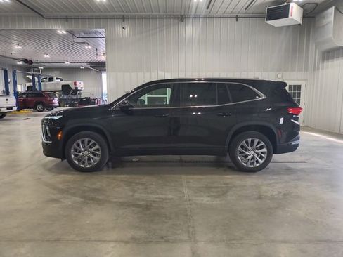 Used 2025 Buick Enclave Preferred AWD/4WD image 5