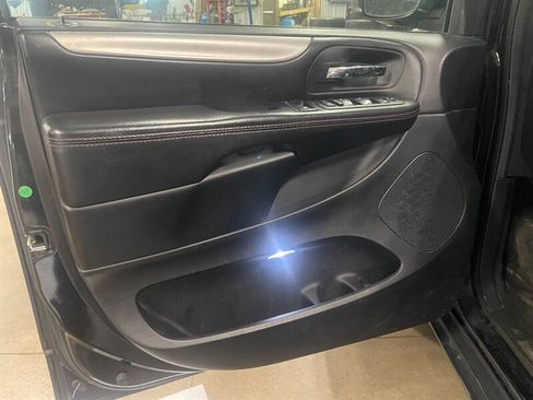 Used 2019 Dodge Grand Caravan GT FWD image 22