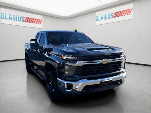 Used 2024 Chevrolet Silverado 2500 LT w/ Snow Plow Prep/Camper Package image 1