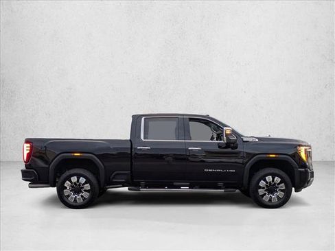 Used 2025 GMC Sierra 3500 Denali w/ Denali Reserve Package image 6