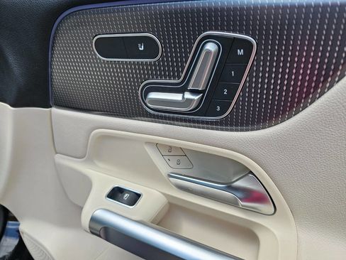 Used 2020 Mercedes-Benz GLB 250 w/ Premium Package image 30