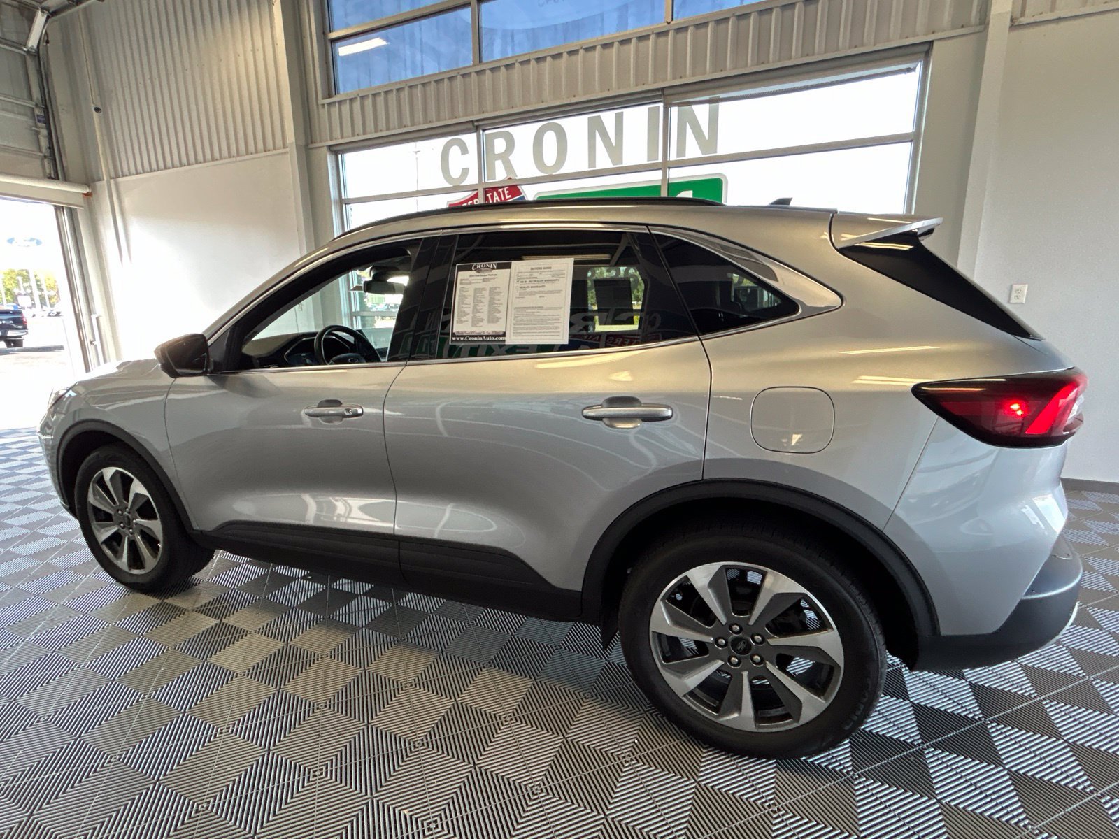 Used 2024 Ford Escape Platinum AWD/4WD image 4