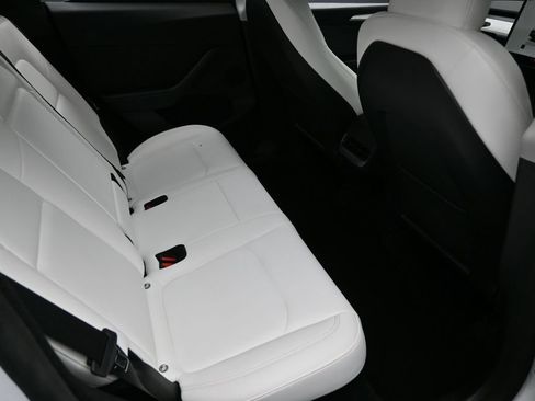 Used 2023 Tesla Model Y Performance AWD/4WD image 29
