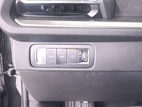 Used 2024 Chevrolet Traverse LT AWD/4WD image 35