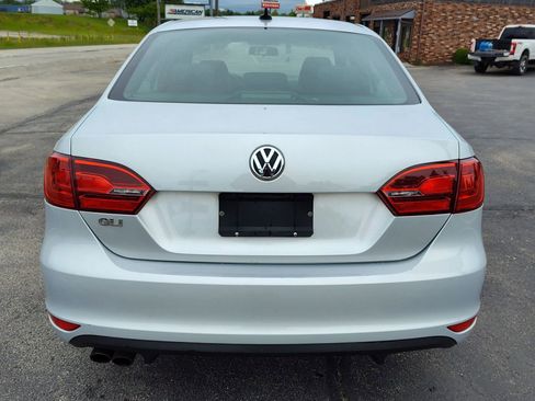 Used 2013 Volkswagen Jetta GLI Autobahn FWD image 4