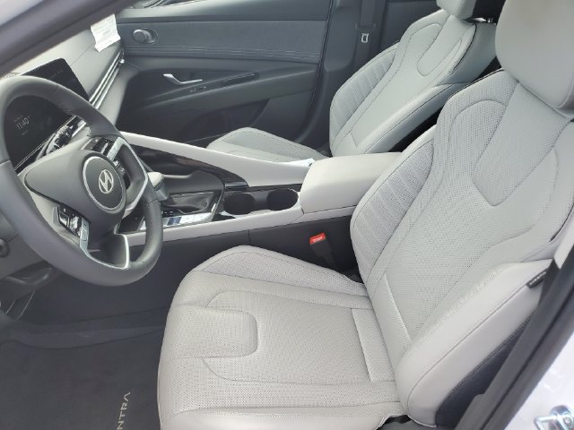 Certified 2025 Hyundai Elantra Limited FWD image 16