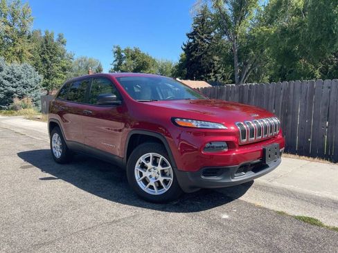 Used 2016 Jeep Cherokee Sport image 16