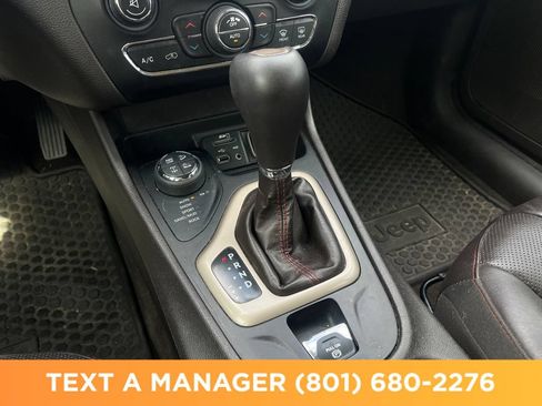Used 2017 Jeep Cherokee Trailhawk AWD/4WD image 24
