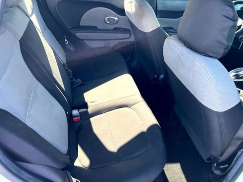 Used 2017 Kia Soul image 11