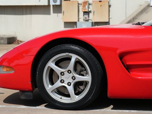 Used 2004 Chevrolet Corvette Coupe w/ Preferred Equipment Group RWD image 11