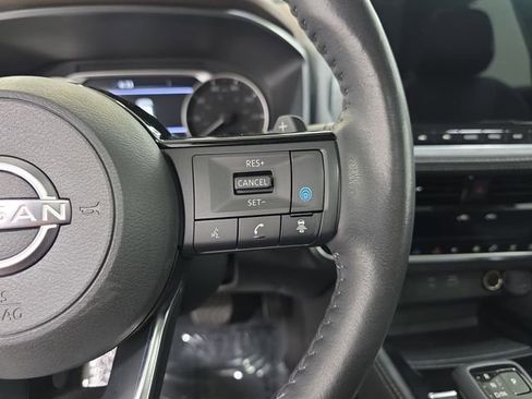 Used 2023 Nissan Rogue SL w/ SL Premium Package image 18