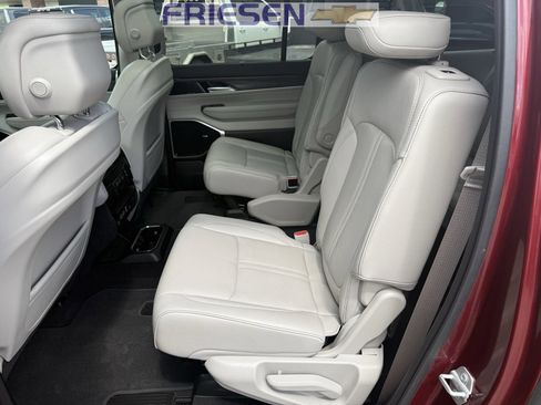 Used 2023 Jeep Wagoneer L Series III w/ Premium Group I image 23