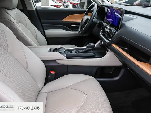 Used 2024 Toyota Grand Highlander AWD image 12