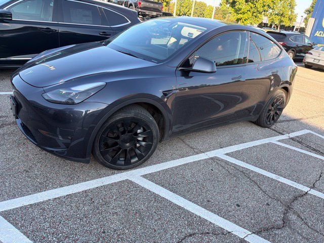 Used 2024 Tesla Model Y Long Range AWD/4WD image 3