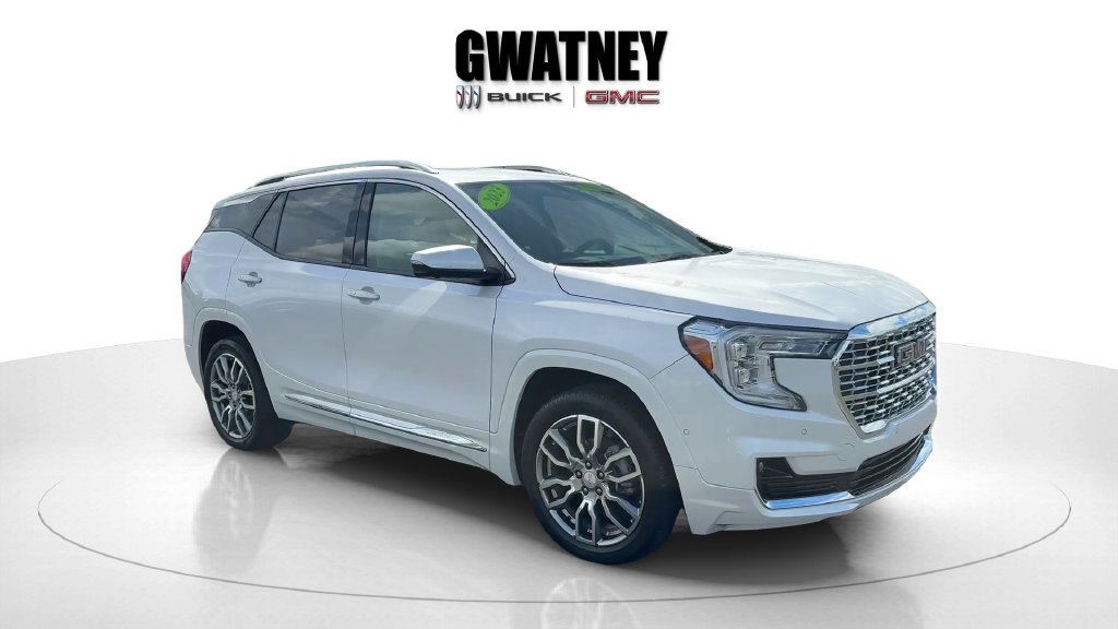 Used 2023 GMC Terrain Denali w/ Denali Premium Package AWD/4WD image 3