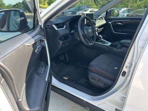 Used 2023 Toyota RAV4 XLE AWD/4WD image 10