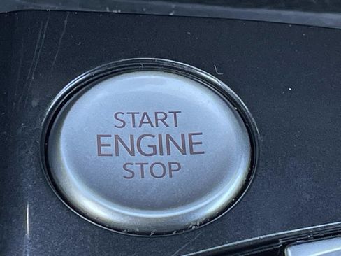 Certified 2023 Volkswagen Tiguan SE image 28