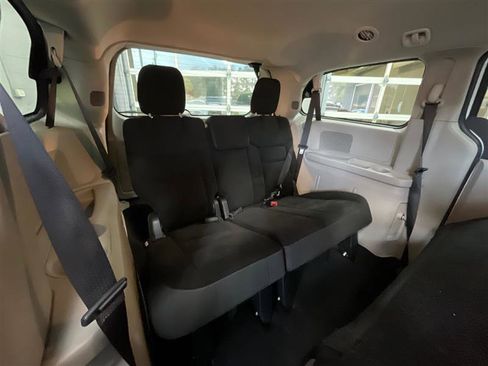Used 2019 Dodge Grand Caravan SE FWD image 22