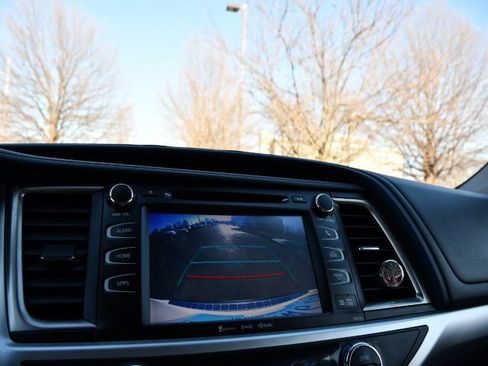 Used 2018 Toyota Highlander XLE image 14