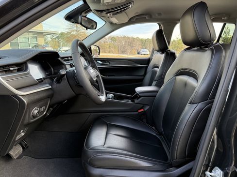 Used 2023 Jeep Grand Cherokee Limited image 33