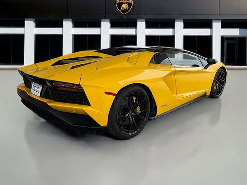 Used 2018 Lamborghini Aventador S image 4