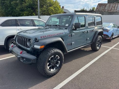 Used 2025 Jeep Wrangler Unlimited Rubicon AWD/4WD image 2