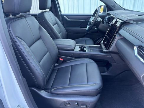 Used 2025 GMC Acadia Elevation w/ Elevation Premium Package image 39