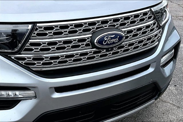 Used 2021 Ford Explorer Limited w/ Equipment Group 301A AWD/4WD image 34