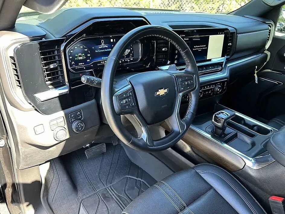 Used 2023 Chevrolet Silverado 1500 High Country w/ High Country Premium Package AWD/4WD image 13