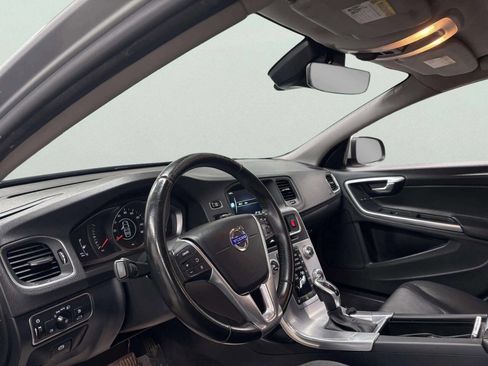 Used 2017 Volvo S60 T5 Dynamic image 11