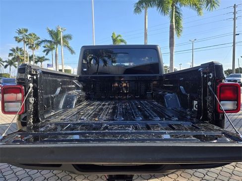 Used 2023 Jeep Gladiator Willys image 14