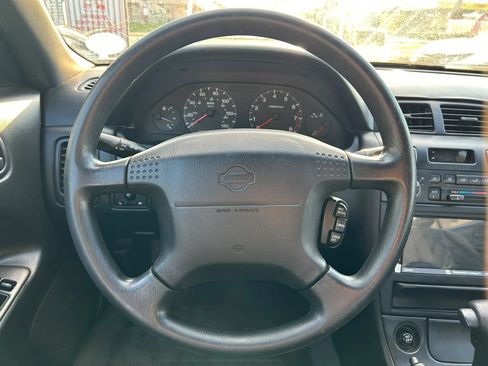 Used 1999 Nissan Maxima SE FWD image 21