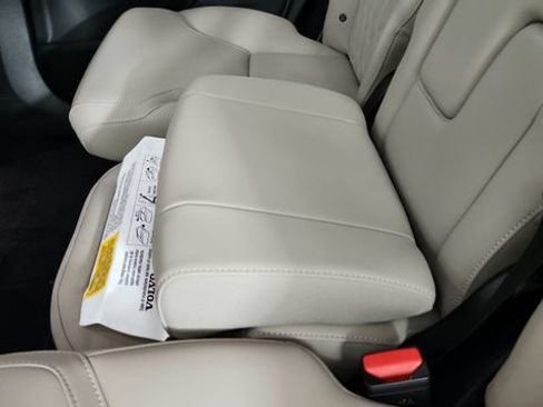 Certified 2026 Volvo XC90 B6 Plus w/ Protection Package Premier AWD/4WD image 31