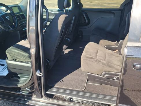 Used 2016 Dodge Grand Caravan SE FWD image 25