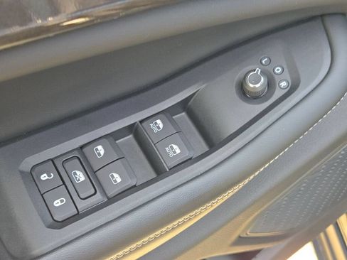 Used 2023 Jeep Grand Cherokee Altitude AWD/4WD image 19