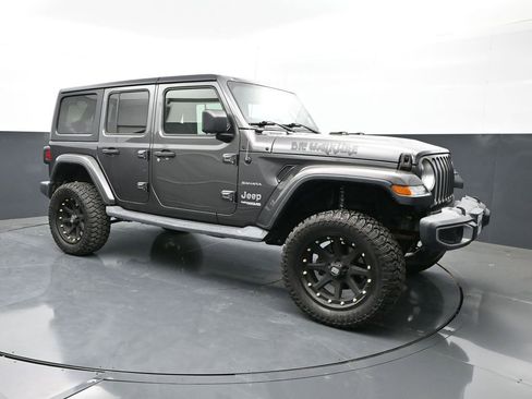 Used 2018 Jeep Wrangler Unlimited Sahara AWD/4WD image 1