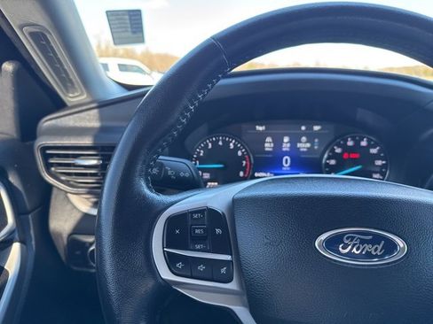 Used 2022 Ford Explorer XLT image 12