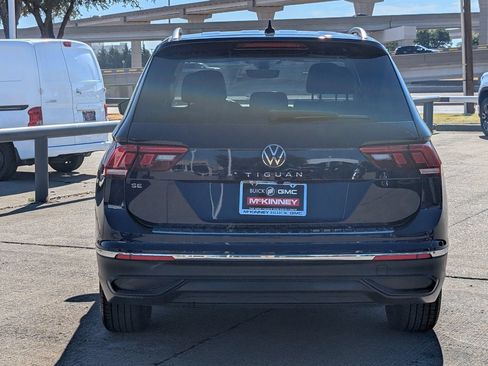 Used 2023 Volkswagen Tiguan SE w/ Panoramic Sunroof Package FWD image 5