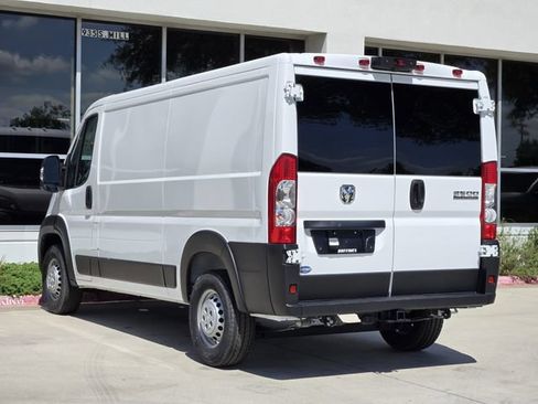 Used 2025 RAM ProMaster 2500 FWD image 5