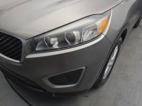 Used 2018 Kia Sorento LX FWD image 14
