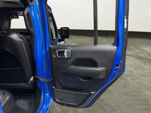 Used 2022 Jeep Wrangler Unlimited Sahara AWD/4WD image 18