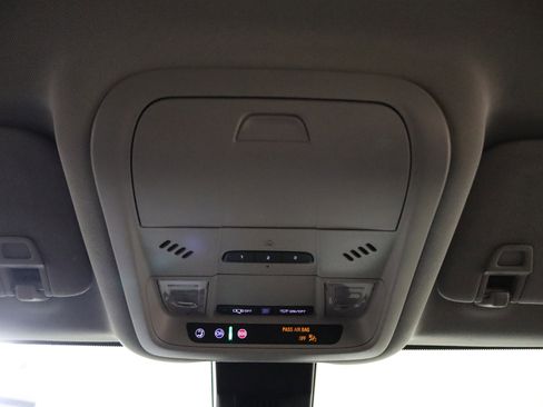 Used 2024 GMC Terrain SLT image 27