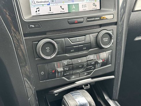 Used 2018 Ford Explorer XLT w/ Equipment Group 202A AWD/4WD image 31