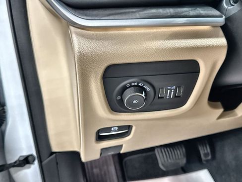 Used 2024 Jeep Grand Cherokee L Limited w/ Black Appearance Package image 16