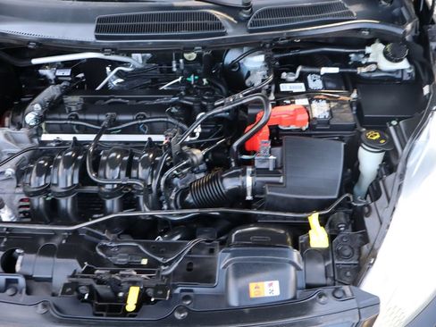 Used 2013 Ford Fiesta SE FWD image 39