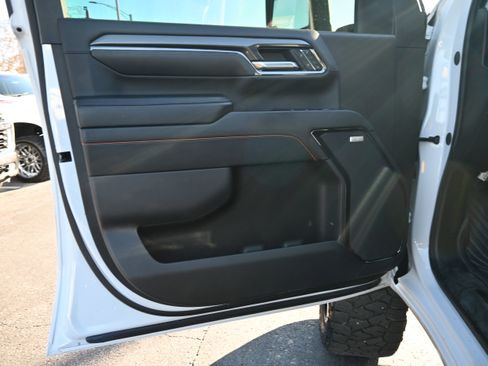 Used 2024 GMC Sierra 2500 AT4 w/ AT4 Premium Plus Package image 17