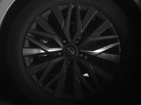 Used 2025 Nissan Altima 2.5 SV image 12